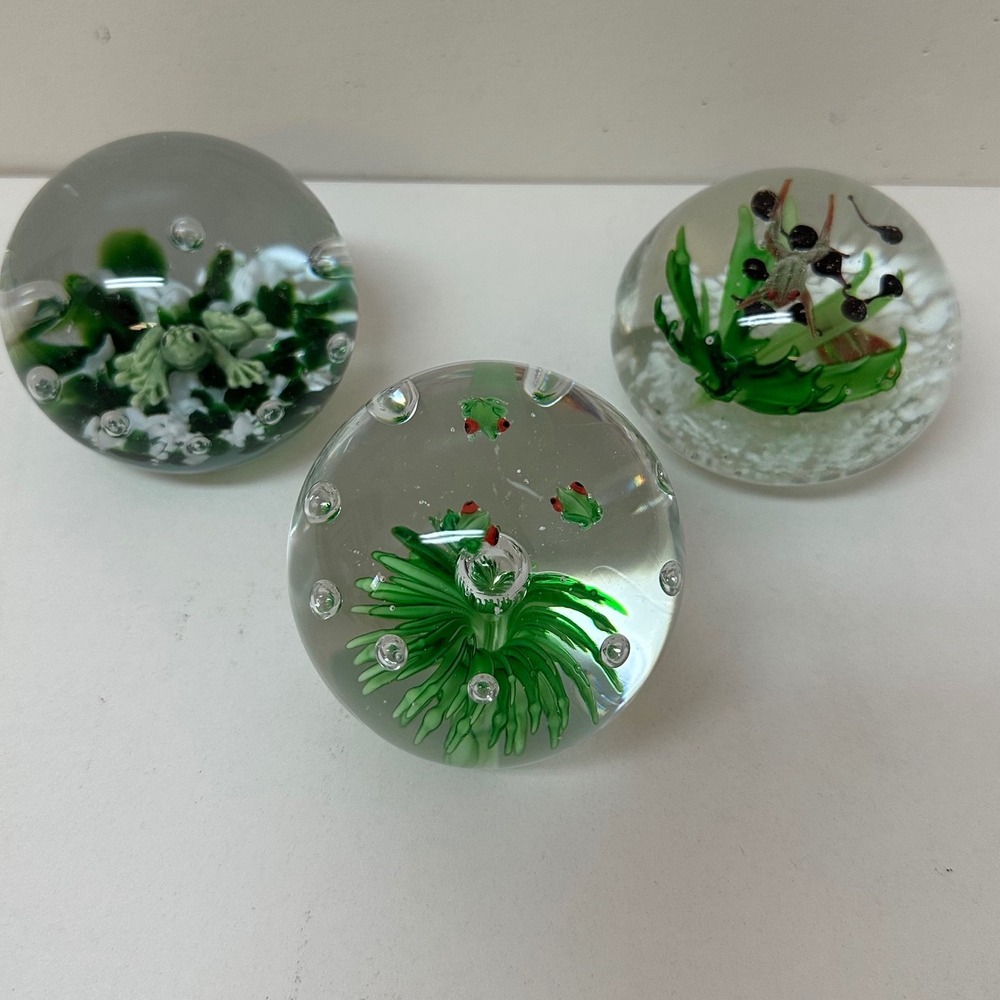 Set of 3 Art Glass Frog Paperweights Pond Life Tadpoles Controlled Bubbles